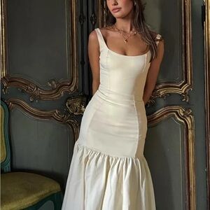 Stunning White Sleeveless Maxi Sheath Dress with Scoop Neck and Ruched Bodice